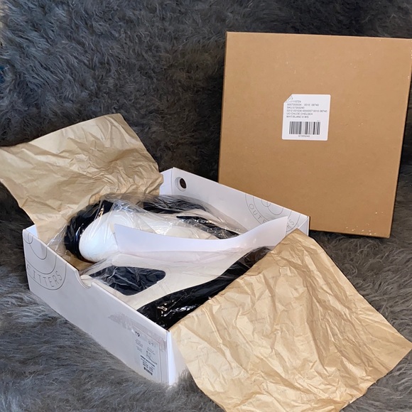 NWT Urban Outfitters Chloe Chelsea white boot - Picture 2 of 9